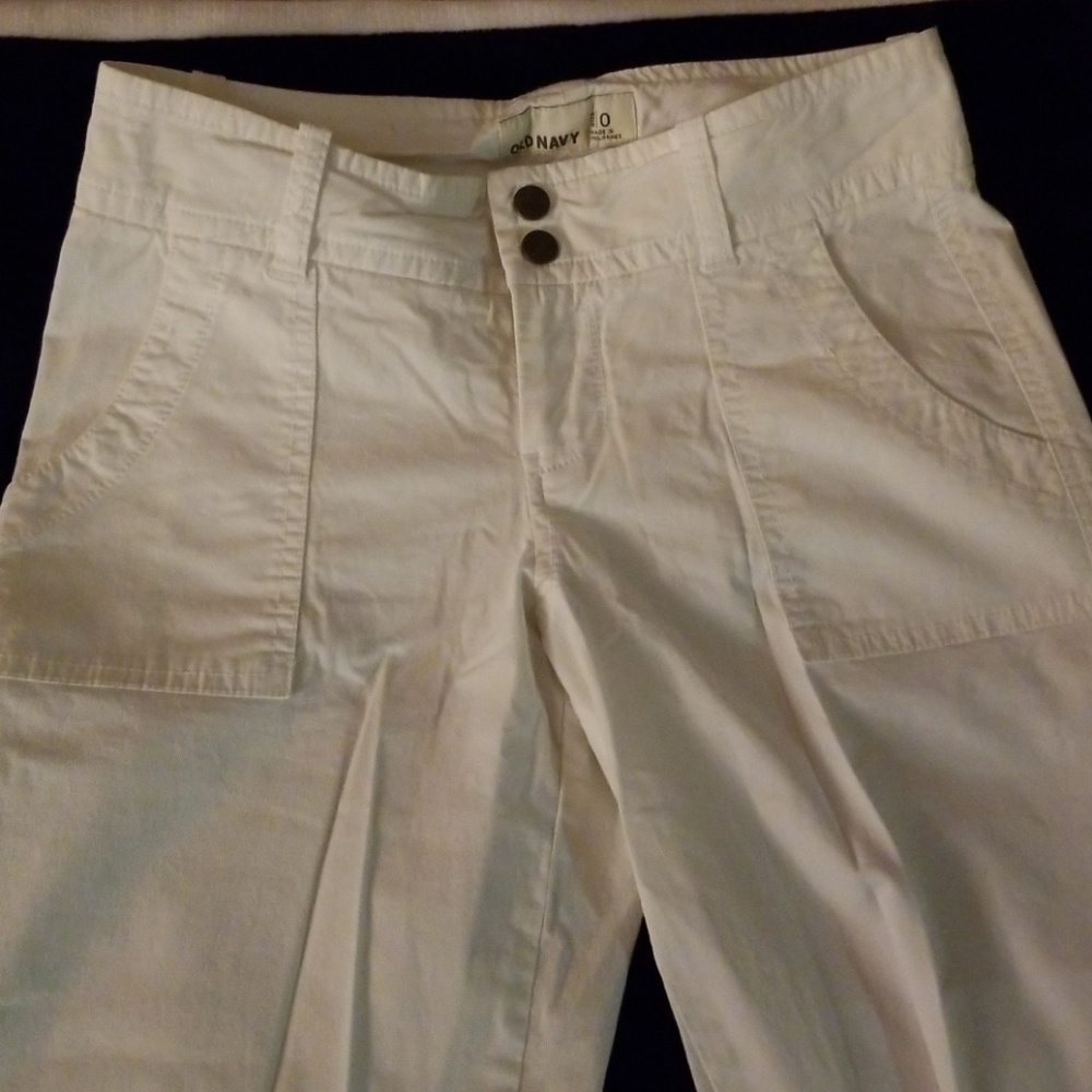 White Old Navy Capris